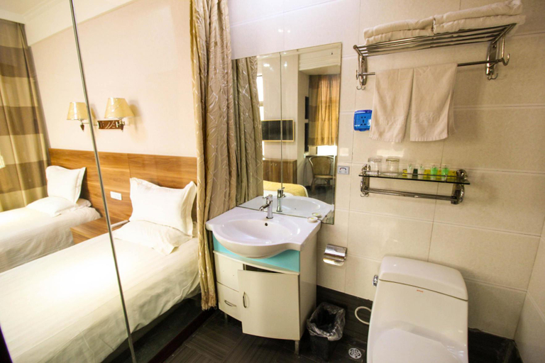 Bathroom 2, Dingda Business Hotel, Kaifeng