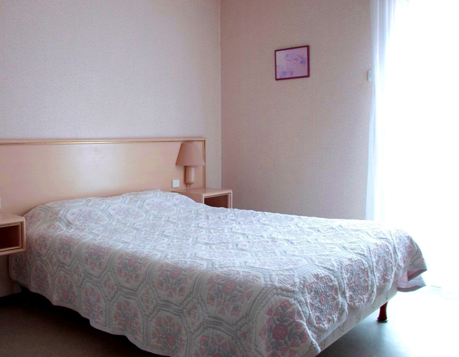 Bedroom 2, Hotel Du Commerce, Allier