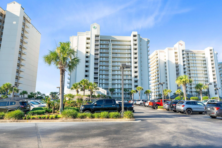 Room 4, Beach Front 7th Floor Views Pools Hot Tub, Baldwin