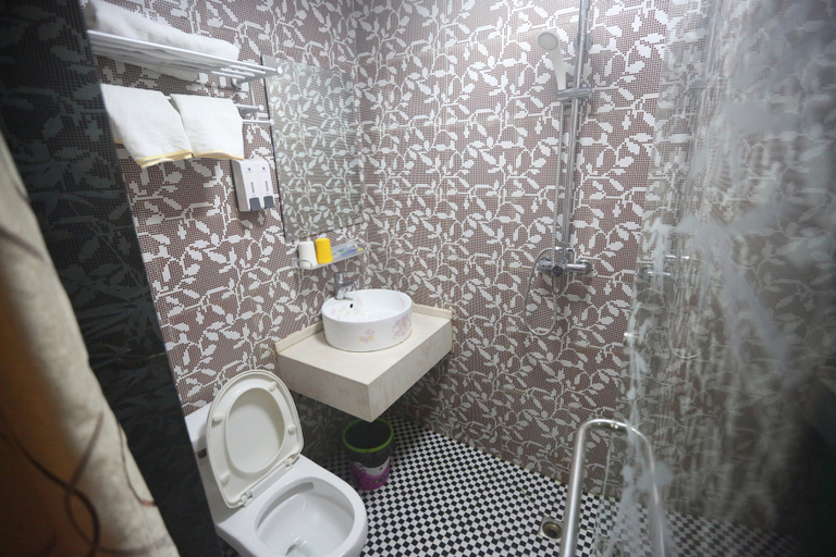 Bathroom 2, Jia'ai Fashion Hotel, Shanghai