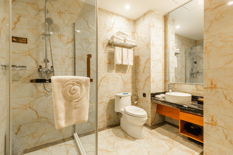 Bathroom, Changfeng International Hotel, Tongliao