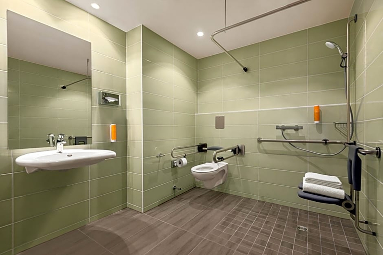 Bathroom 5, Super 8 by Wyndham Mainz Zollhafen, Mainz