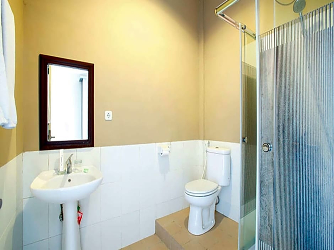 Bathroom 4, Sans Sunset Point Seminyak, Badung