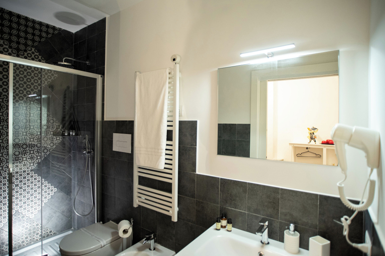 Bathroom 3, ディレロ ゲストハウス, Napoli