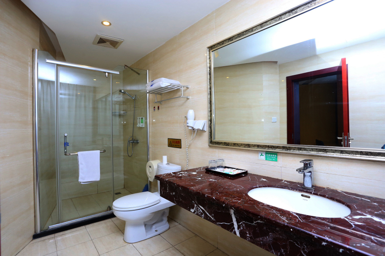 Bathroom 5, Crescent Moon Hotel (Chengdu Chunxi Road Tianfu Square Station), Chengdu