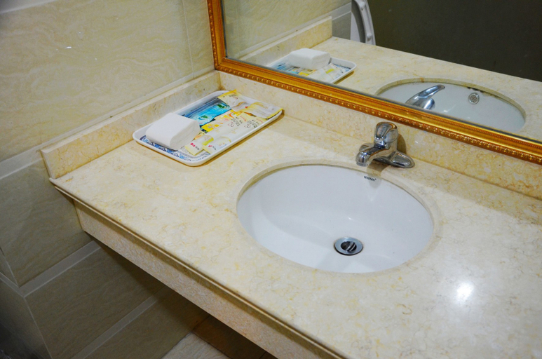 Bathroom 2, Kaibin Chain Hotel (Chengdu Qingbaijiang Wanda), Chengdu