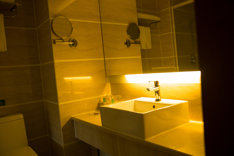 Bathroom 2, 松滋豪泰浜江ホテル(新江口大橋市標)(Riverside Hotel), Jingzhou