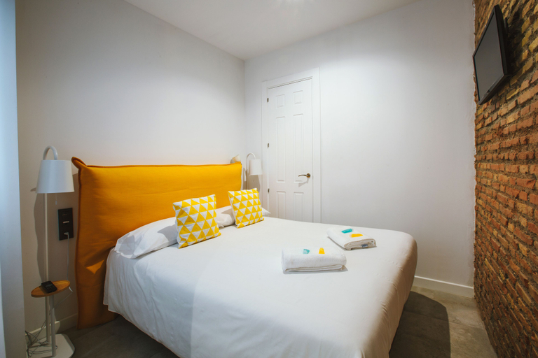 Bedroom 3, Reyes 59, Granada