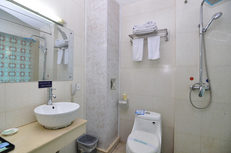 Bathroom, Zhe'nan Business Hotel, Kunming