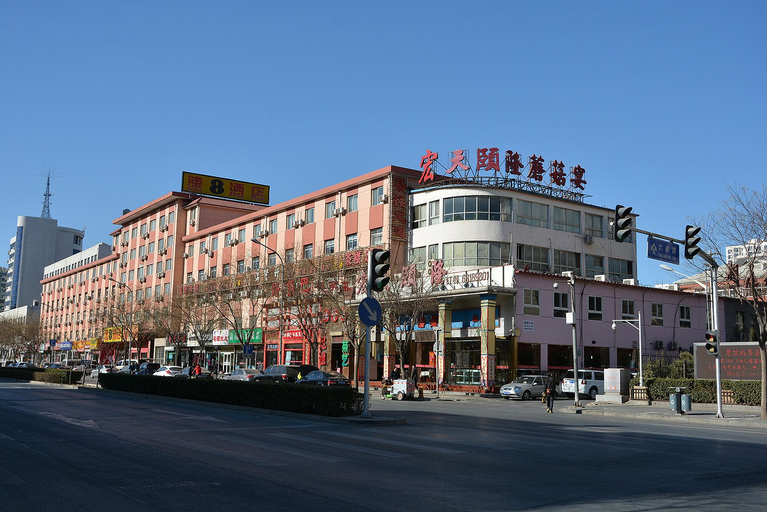 Exterior & Views