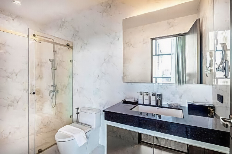 Bathroom 4, Grand Sala Thai, Wang Thonglang
