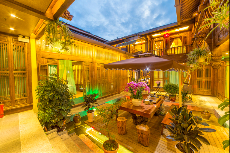 Exterior & Views
