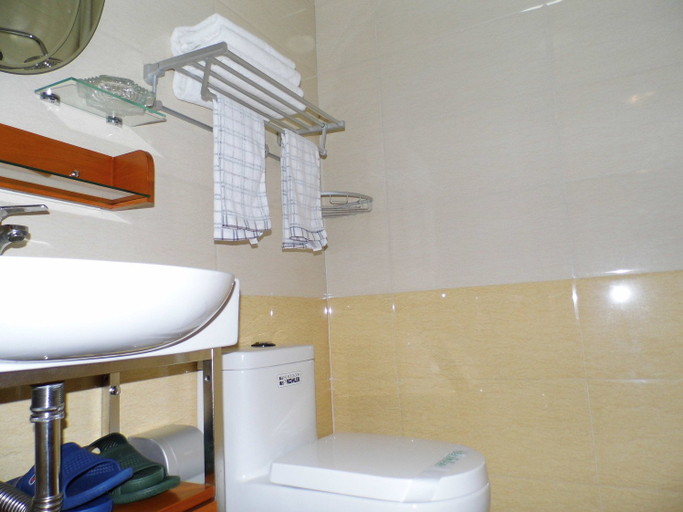 Bathroom 2, Garden Hotel, Hulunbuir