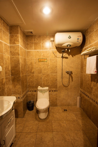 Bathroom 4, Qingdao World Hotel, Qingdao