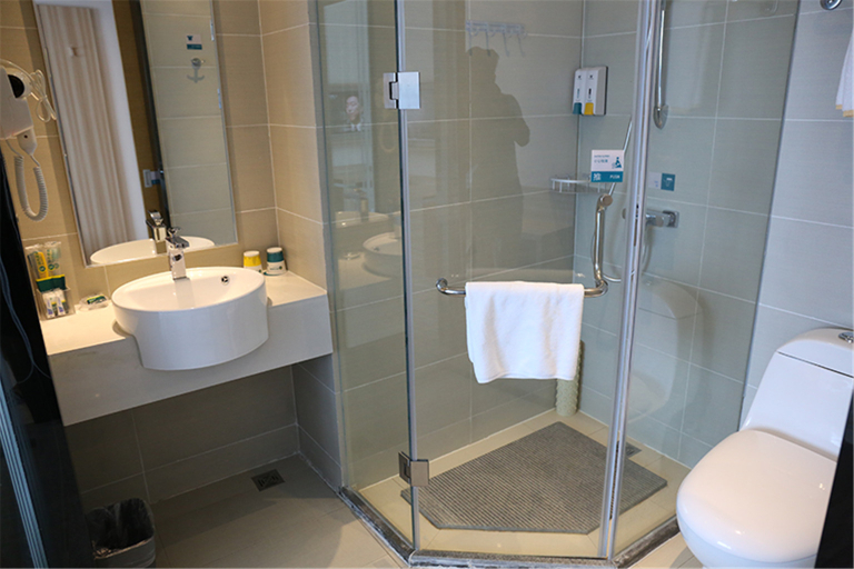 Bathroom 3, zhengtiankuaijie, Zhumadian