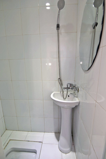 Bathroom, Hongfengle Hostel, Shanghai