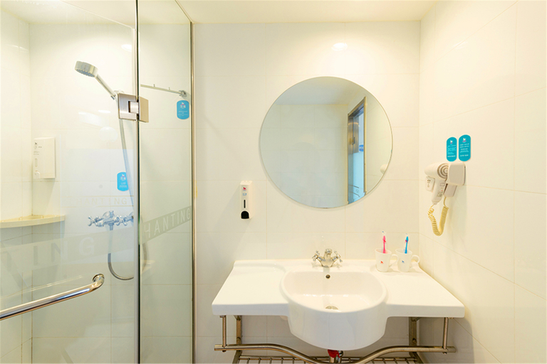 Bathroom 5, Hanting Hotel Wuhan Zhuankou Zhuanyang Avenue, Wuhan