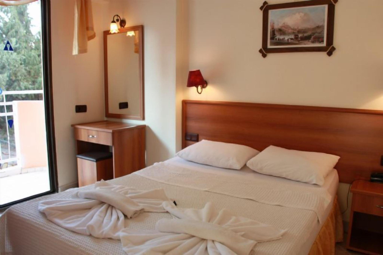 Bedroom 3, Mutlu Hotel, Didim