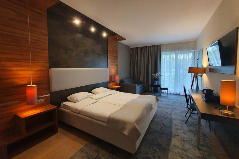 Bedroom 4, Green Garden Hotel, Warsaw
