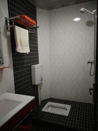 Bathroom 3, Xinhui Hostel, Chongqing