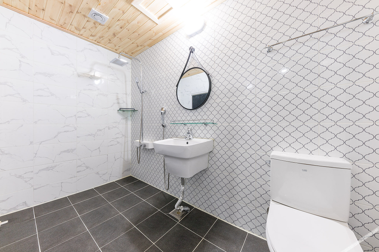 Bathroom 3, Changwon Paryongdong S, Changwon