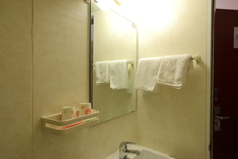 Bathroom 4, Liru Tujia Hostel, Beijing