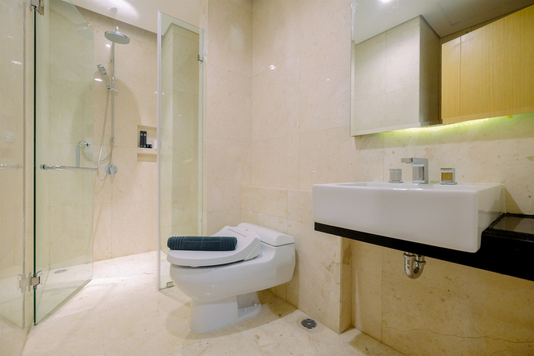 Bathroom 4, Spacious Studio Room at Capitol Suites Apartment, Central Jakarta
