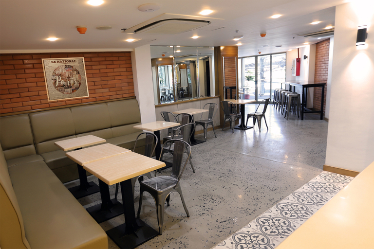Food & Drinks 5, 1010 Hotel, Muntinlupa