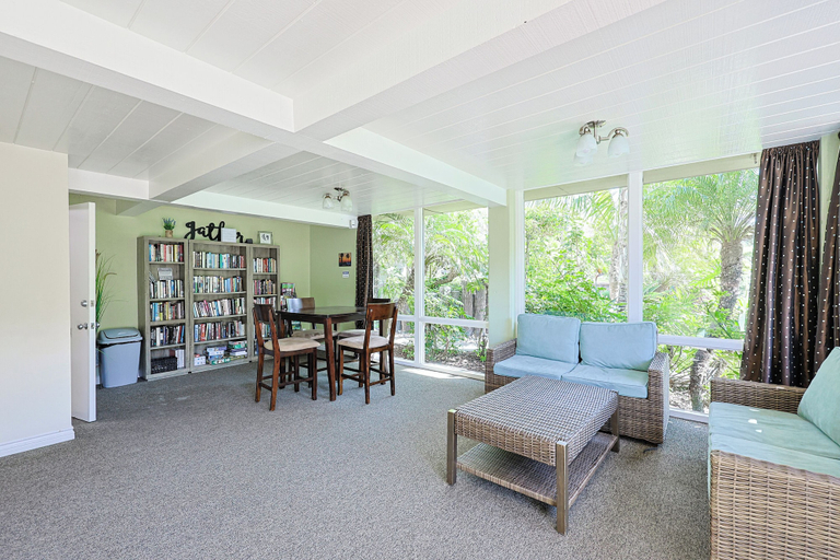 Living area 2, Beautiful 2bd/2ba Luxury Cottage Unit With an Oceanview, San Diego