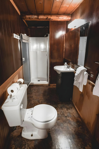 Bathroom 3, Gateway Inn, Pierce