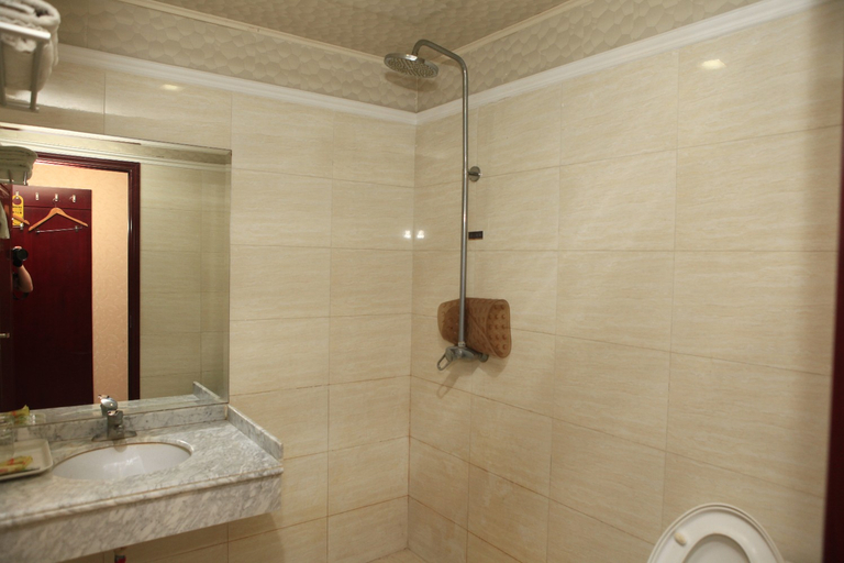 Bathroom 2, super 8(Beijing Yizhuang East District Store), Beijing