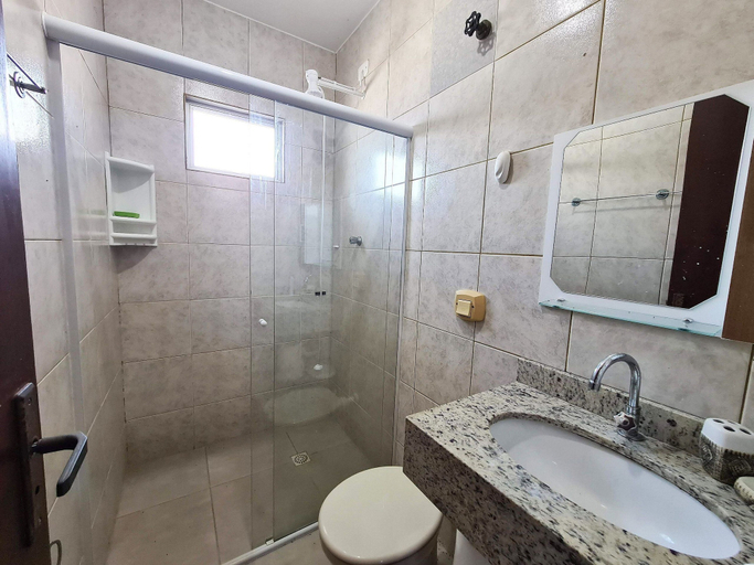 Bathroom 2, Canto Grande by LikeHome, Bombinhas