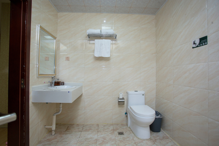 Bathroom 3, Ji Hotel(Shanghai Nanxiang Ancient Garden Branch), Shanghai