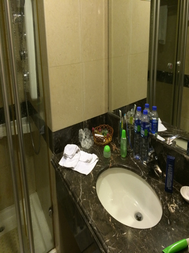 Bathroom 3, Guomen Hotel, Guangzhou