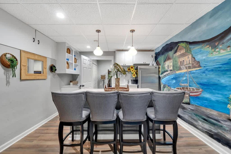 Room 2, Lakefront Villa Hot Tub Game Room Boat Lift, Iredell