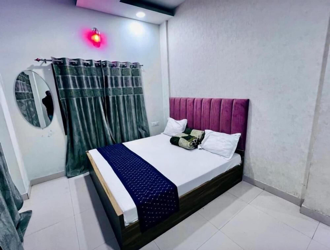 Room 5, THE GIRDHARI VARANASI, Varanasi