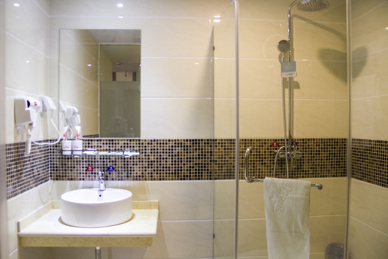 Bathroom 3, Shankee Hotel (Bo'ai Binhe Road), Jiaozuo