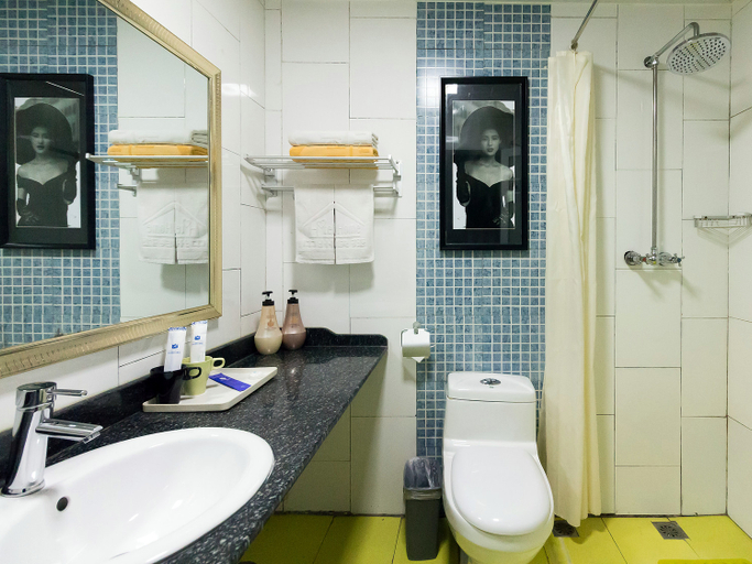 Bathroom 2, Zhongzhou Hotel (XingHe Road), Hebi