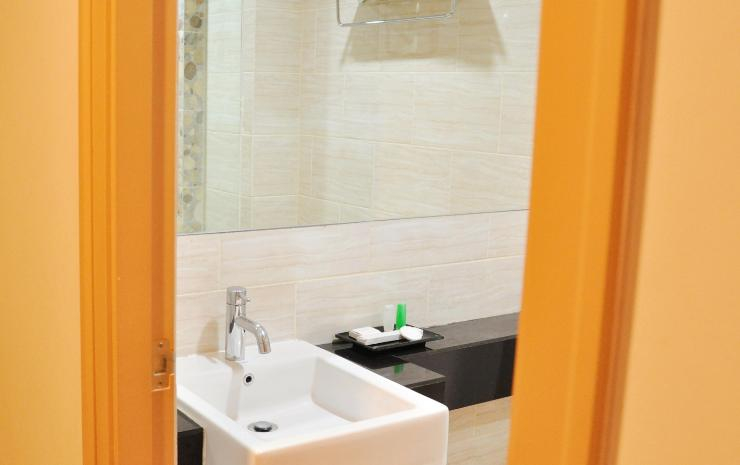 Bathroom, Emerald Hotel Pangandaran, Pangandaran