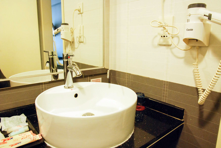 Bathroom 2, Yisha Hotel, Dongguan