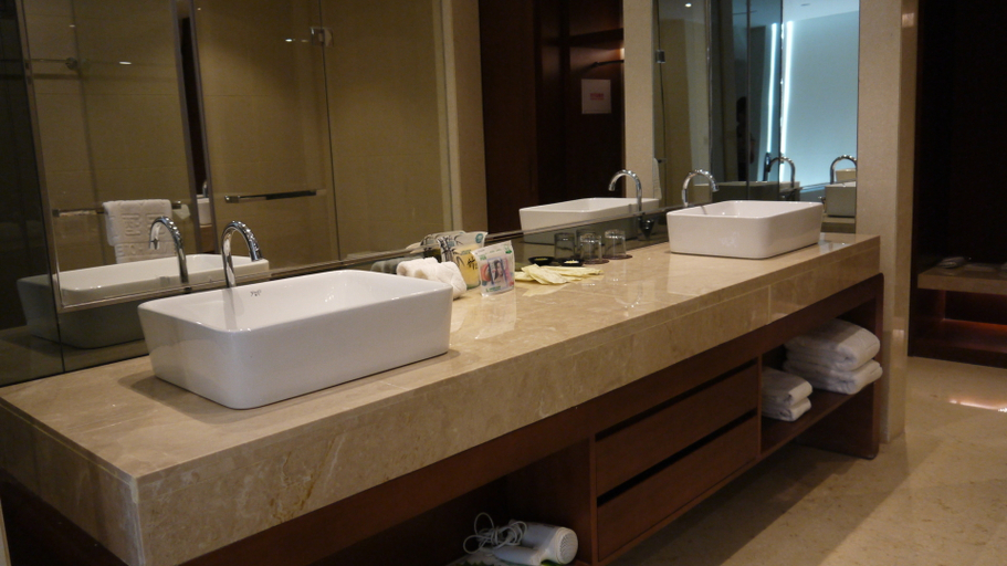Bathroom, Weiming Hotel, Zhongshan