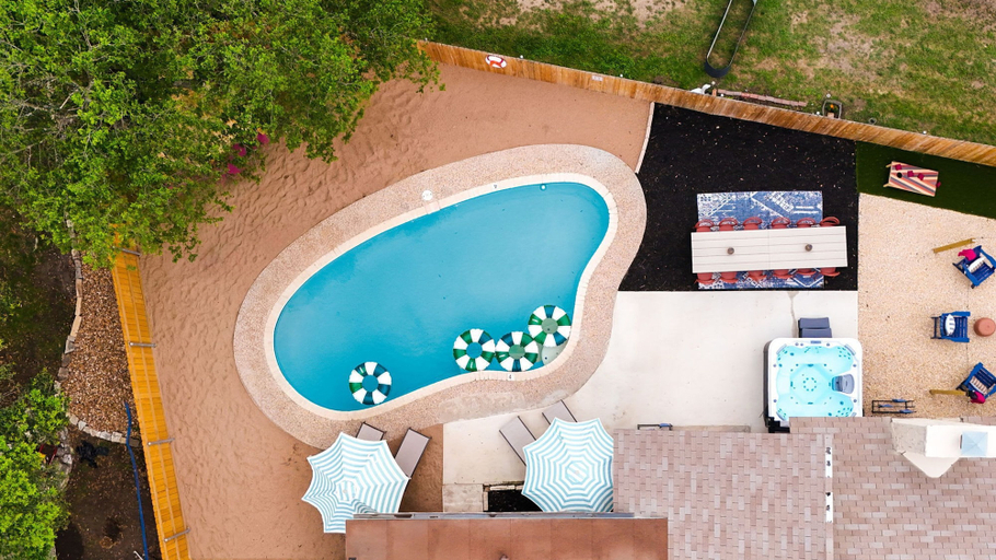 Room 3, Cowboy Luxe Retreat Pool Putt Putt Pickleball, Bexar