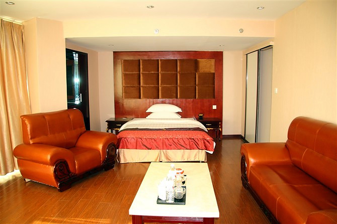 Bedroom 2, RuiChen Hotel, Lincang