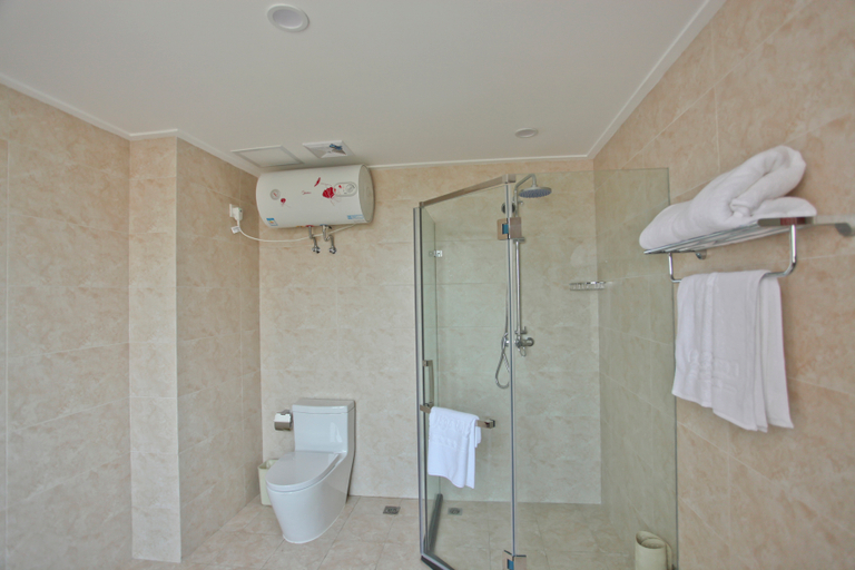 Bathroom, 1896 Hotel (Dalian Railway Station Russian Style Street Store), Dalian
