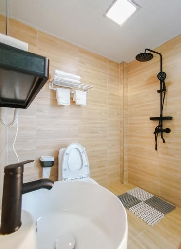 Bathroom, Houyuan Theme Hotel (Dalian Technical College), Dalian