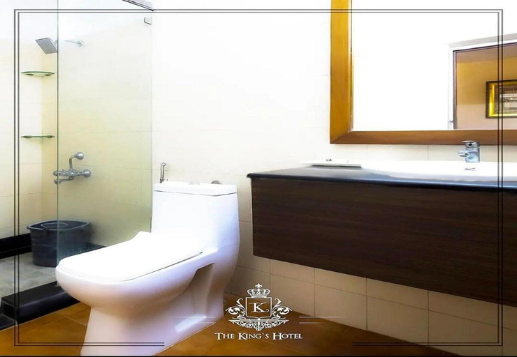 Bathroom 4, Kings Hotel Egmore, Chennai
