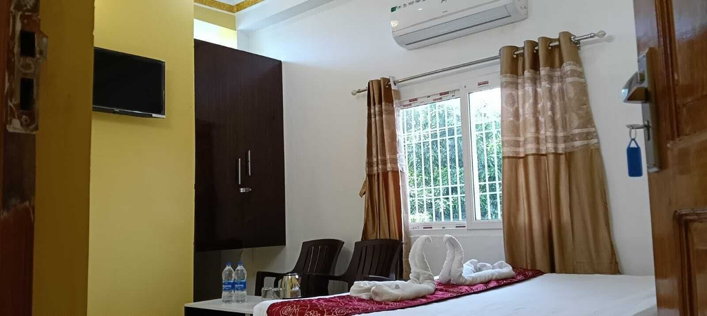 Room 5, Hotel Ashirwad And Marriage Hall, Deoghar