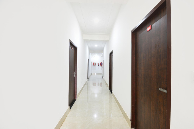 Lobby 4, Fabhotel Shiv Shakti Dham, Mathura