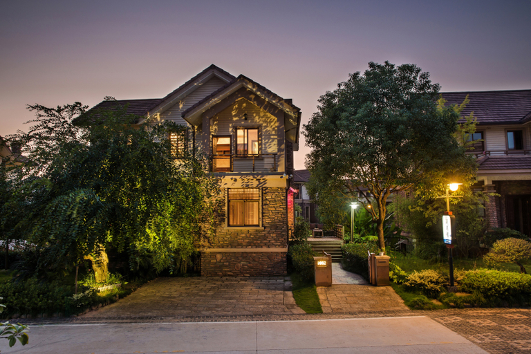 Exterior & Views
