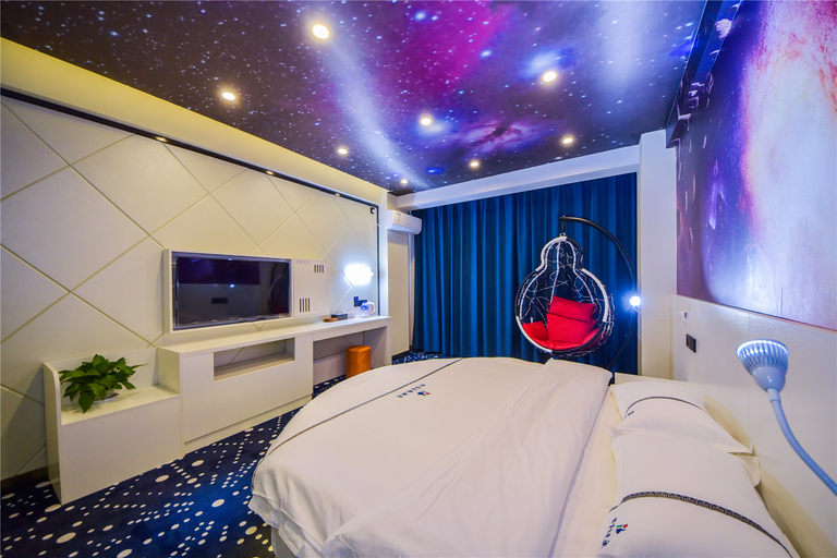 Bedroom 2, Yinbao Theme Hotel, Dali Bai